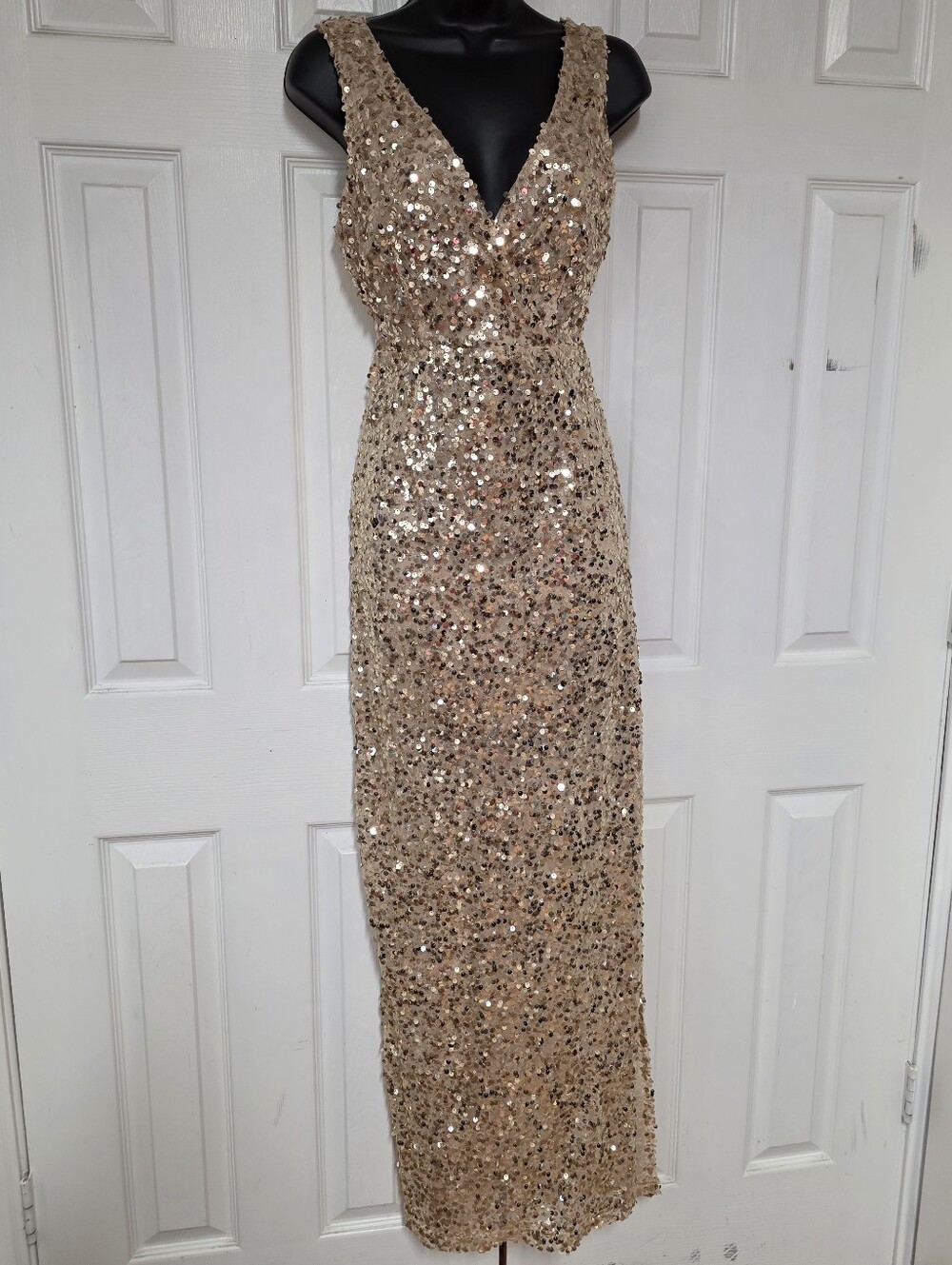 Elegant Gold Sequin V-Neck Maxi Dress